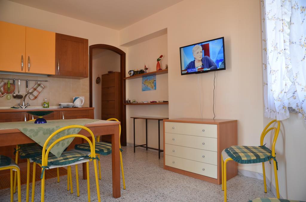 Casa Susanna Fondachello  Bagian luar foto