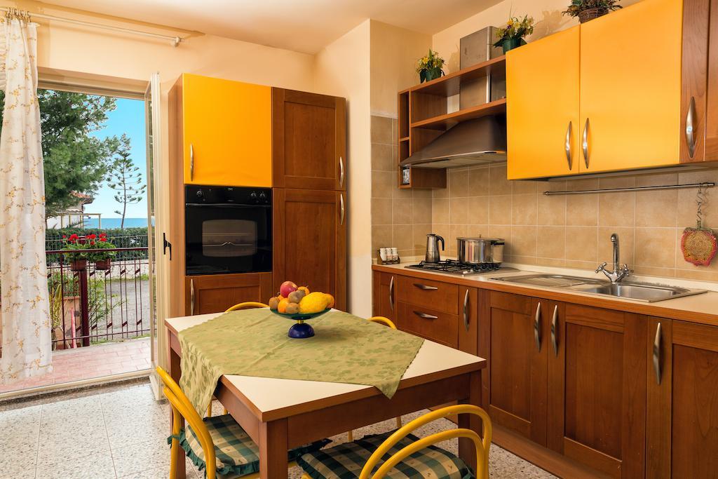 Casa Susanna Fondachello  Ruang foto