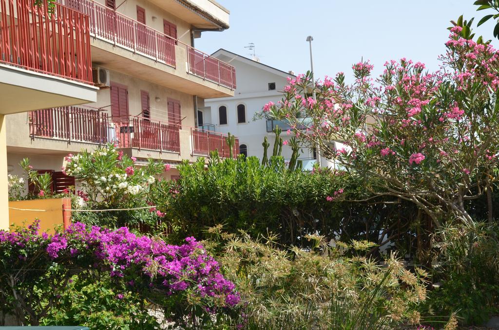 Casa Susanna Fondachello  Bagian luar foto